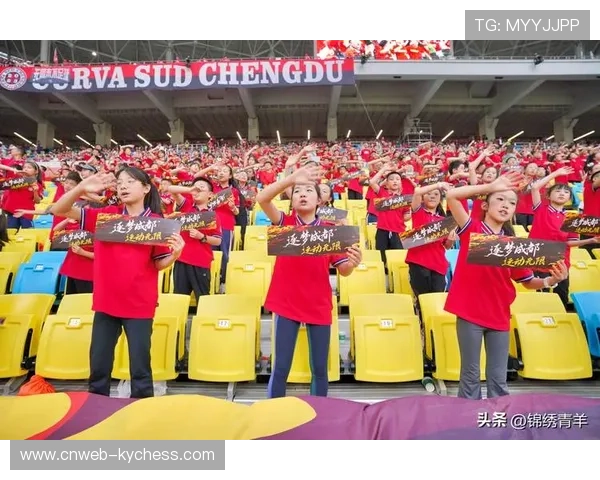 全场观众齐声助威,中国水球队亲属团化身最强拉拉队 全场观众齐声助威,中国水球队亲属团化身最强拉拉队